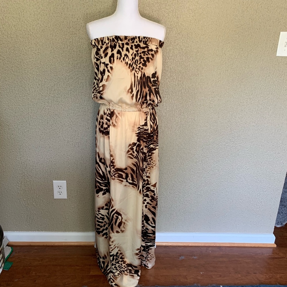 Yevette Mendel. NWT strapless dress. Size L